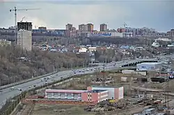 Проспект Универсиады, переходящий в путепровод на Танковом кольце