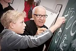 II Международная выставка каллиграфии. Каллиграф арабских шейхов Нджа Махдауи