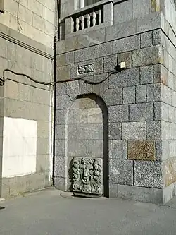 Стенной фонтан