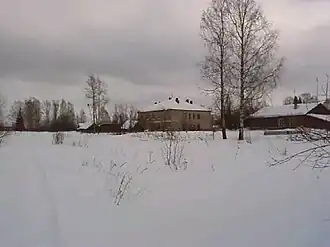 Один из двух каменных домов