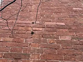 Кирпичная кладка на башне усадьбы "Шелковка"