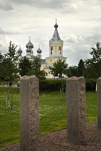 Кладбище и церковь