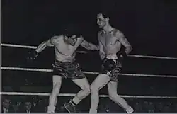 Клейтон Кенни справа (1952 год)