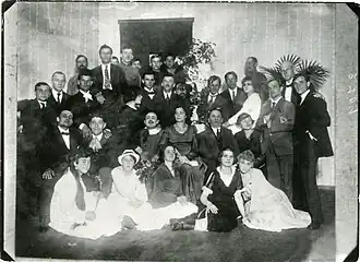 Коллектив Киевского «Молодого театра» в день закрытия 1-го сезона (1918 год)