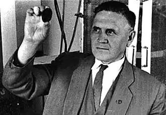 Ф. А. Королёв в лаборатории — создание уникальных светофильтров для советской космической программы (1968)