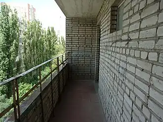 Балкон 8-го этажа. По нему Криштопа волок жертву в бессознательном состоянии.