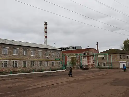 На заднем плане бывший Богоявленский металлургический завод Пашкова в Красноусольском