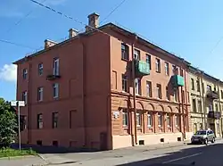 Дом 11 по улице Сургина