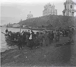 Лодка с жителями заокских сел причаливает к берегу Трубежа, 1900-е года.