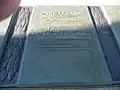 Мемориальная доска у памятника морякам торгового флота, Владивосток, 2015-06-04