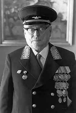 Л. И. Менделевич в мундире Чрезвычайного и Полномочного Посла СССР