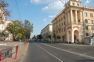 Вид на начало улицы Захарова со стороны площади Победы