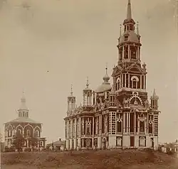Сергей Прокудин-Горский. Можайский Никольский собор. 1911 год. Слева от Ново-Никольского собора — Петропавловская церковь (Старо-Никольский собор)