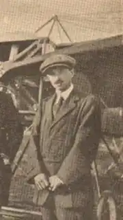 Франческо Моска возле самолёта «ЛЯМ»