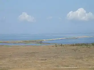 Дамба на мысе