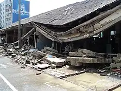 Одно из пострадавших зданий