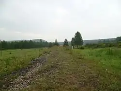 Насыпь бывшего пути к Сонскому тоннелю, перегон Тисин — Сон, вид на юг