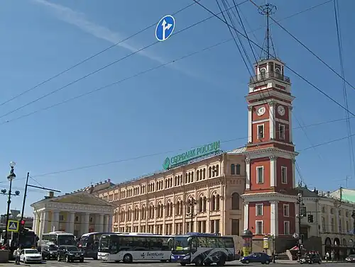 Портик Руска (дом 35), Башня Городской Думы (дом 33), Серебряные ряды (дом 31)