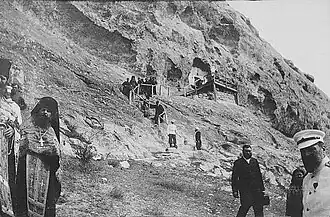 Николай II при посещении храма, 1898 г