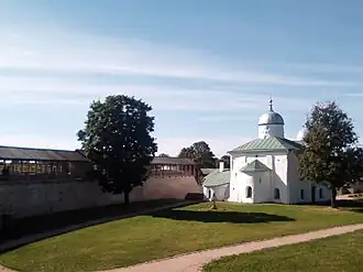 Никольский храм в крепости Изборск (вид с крепостной стены)
