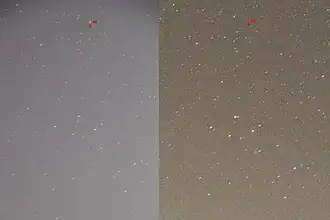 Созвездие Дельфина до и после появления Новой звезды. Левая часть коллажа — фото, сделанное 17.08.2013, правая — фото, сделанное 04.07.2013. Новая звезда и место, где месяцем ранее её не было, отмечены линиями.