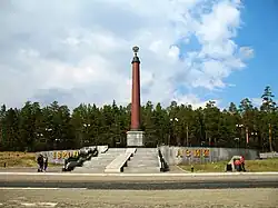 Новый обелиск у горы Берёзовой, на Московском тракте, на подъезде к г. Первоуральску со стороны г. Екатеринбурга56°52′13″ с. ш. 60°02′52″ в. д.HGЯO