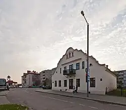 Со стороны улицы