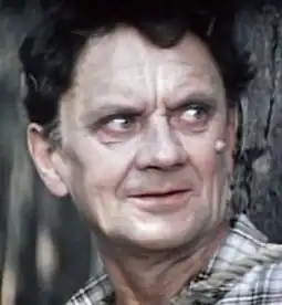 В фильме  «Бриллиантовая рука»