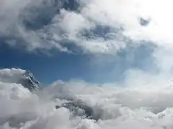 Облака наползают на перевал