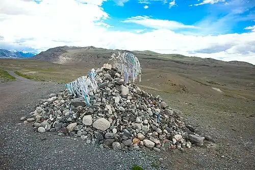 Обо на перевале возле села Белтир