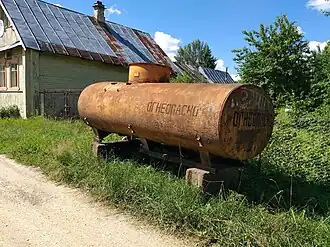 Бак из-под ГСМ на Озёрной улице