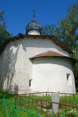 Старинная церковь в деревне Пустое Воскресенье (1496 год)