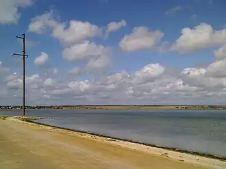 Вид с юга на западную часть озера