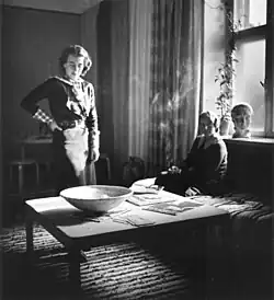 Основатели «Koti – Hemmet»  M. Стренджелл и Э. Кильяндер в доме последней, 1930-е годы