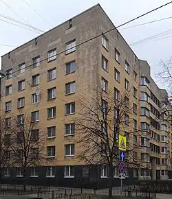 Дом на углу с Одесской ул., с мемориальной доской Г. Н. Булдакову