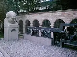 Памятник Азиму Азимзаде в Баку, 2002