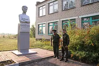 Памятник писателю А. С. Неверову в селе Новиковка Старомайнского района Ульяновской области.