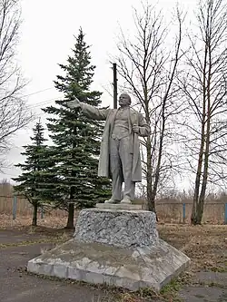 Памятник Ленину у СПК «Рыбинский» (демонтирован, сохранился постамент)