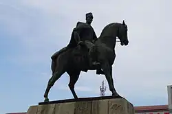 Памятник Махачу Дахадаеву в Махачкале