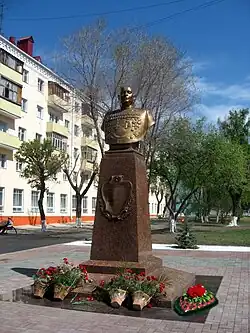 Бюст М. С. Шумилова в Кургане, установленный в 2010 году.Скульптор Голощапов, Станислав Александрович