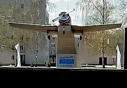 Памятник на территории УИ ГА.