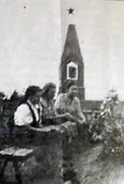 Памятник на братской могиле хутора Весёлый Веселовского района Ростовской области, 1940-е годы