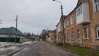конец улицысправа исторические 2-этажные дома №№ 35, 37