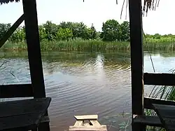 Вид на озеро из беседки