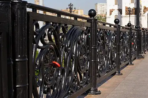 Ограда Патриаршего моста, 2011