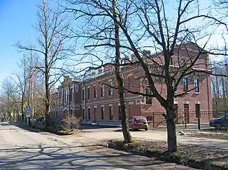 Дом 23 по улице Юты Бондаровской - бывшая казарма