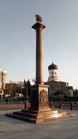 Колонна на площади Победы