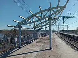 Недостроенный пассажирский павильон.