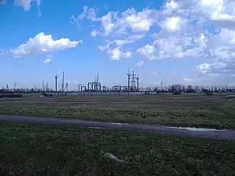 В парке расположена электрическая подстанция