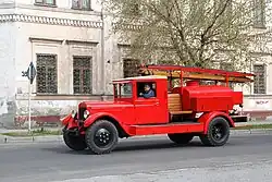 Пожарный автомобиль на базе ЗИС-5 на параде в г. Барнауле, 2016 г.